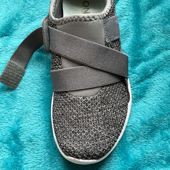 Vionic casual everyday Sneakers - Picture 4 of 9